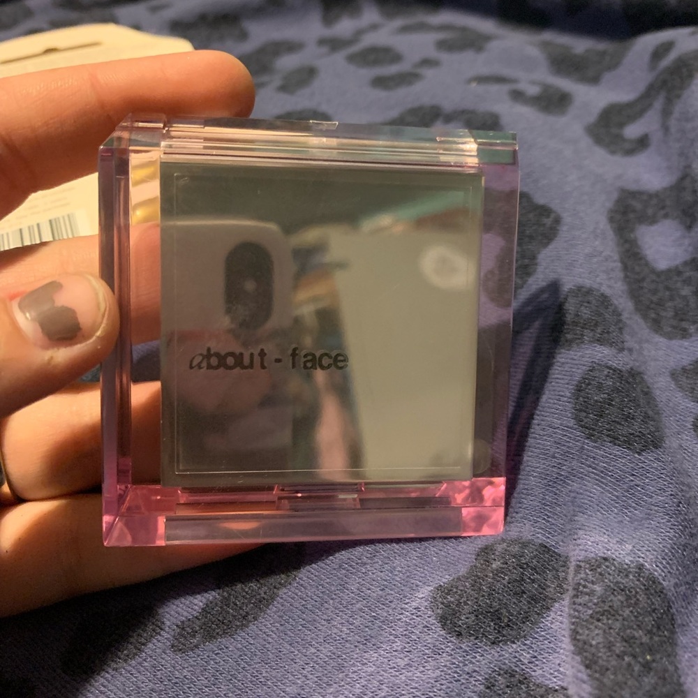 About Face light lock powder
